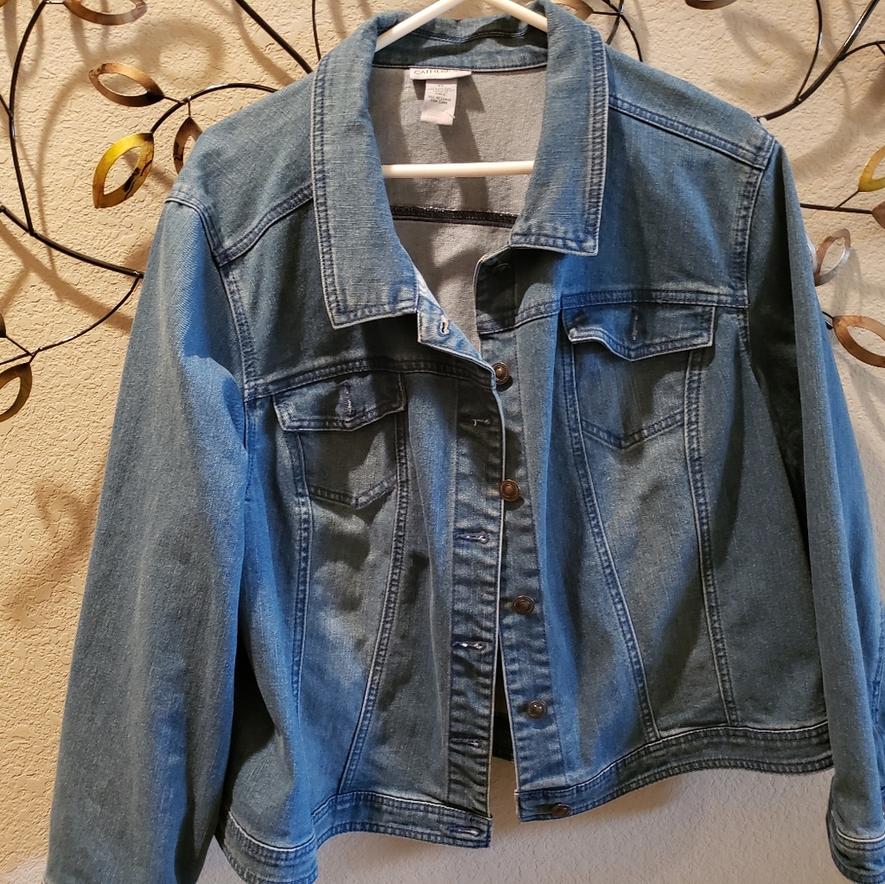 Short jeans jacket for plus sized women
